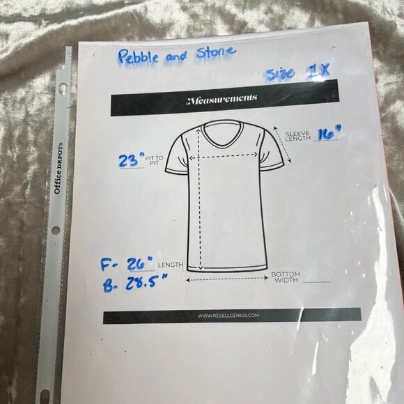 Women's Pebble and Stone Velvet V-neck Top with Bell Sleeves. Size 1X - Picture 6 of 6